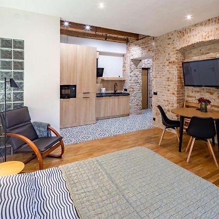 Onlviv Apartments Rynok Square 18 Four Ngoại thất bức ảnh