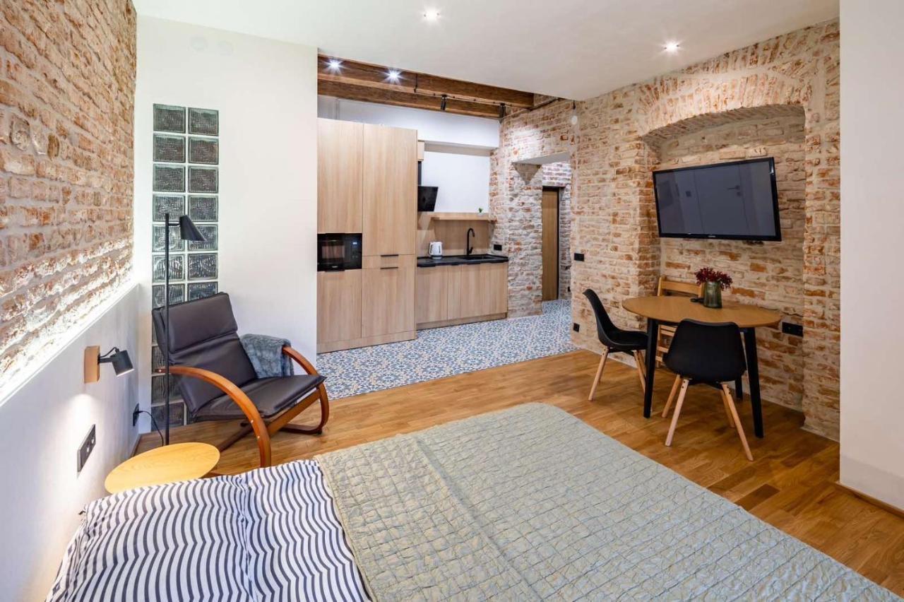 Onlviv Apartments Rynok Square 18 Four Ngoại thất bức ảnh