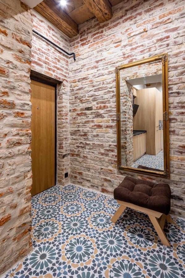 Onlviv Apartments Rynok Square 18 Four Ngoại thất bức ảnh